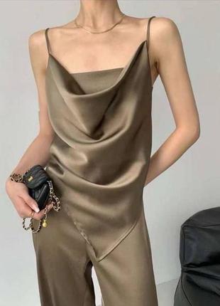 Атласный топ на бретелях