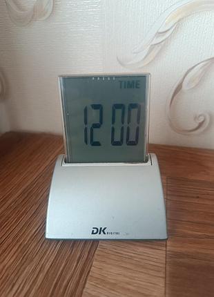 Настольные электронный часы ts-2000. привезены из германии. dk digital.
