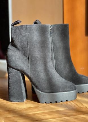 Замшеві черевики schutz