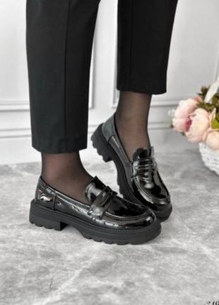 Лаковые лоферы zara