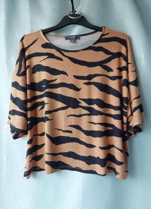 Простора укорочена футболка