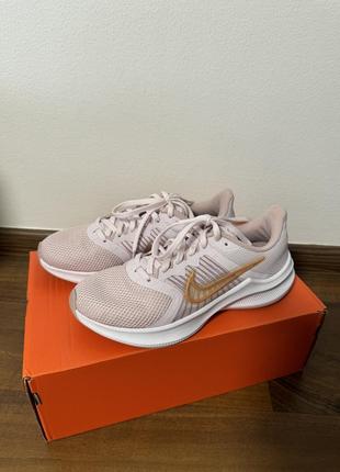 Женские кроссовки nike