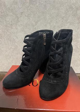 Женские ботинки