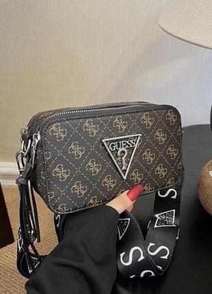 Стильна жіноча сумка guess