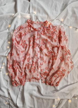 Романтична напівпрозора літня легка сорочка блуза з квітковим принтом та рюшами