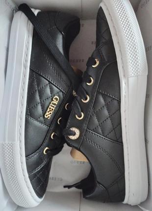 Кросівки guess