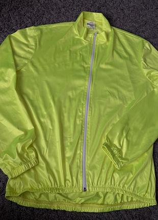 Яскрава салатова неонова вітровка олімпійка куртка розмір л
