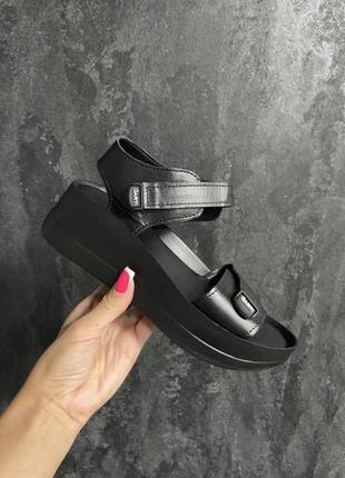 Кожаные босоножки