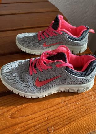 Кросівки для бігу