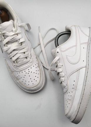 Кожаные кроссовки 
nike court