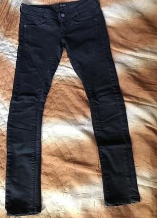 Джинсы guess стрейтчевые(30) новые