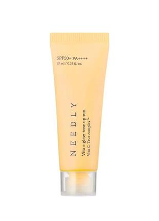 Солнцезащитный крем с эффектом освещения и сияния needly vita c glow tone up sun spf 50+ pa++++, 10 мл