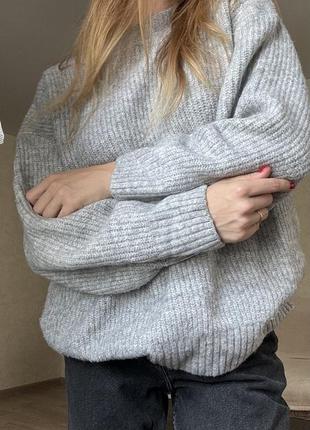 Свитер серый теплый