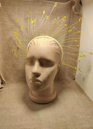 Обруч з золотистими променями і намистинами