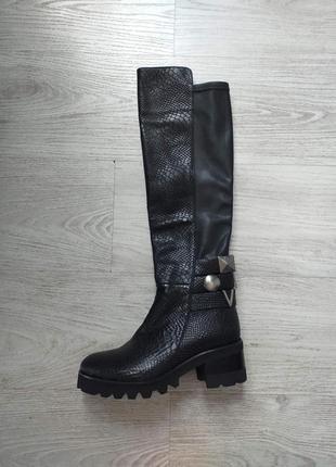 Сапоги женские.