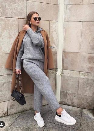 Вязаный костюм - настоящий must have каждой современной девушки