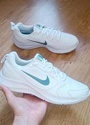 Кроссовки 42,5-43р. nike