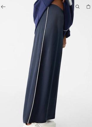 Stradivarius атласная юбка юбка удлиненная однотонная длинная с окантовкой3 фото
