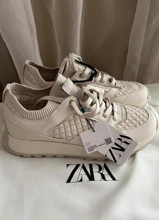 Жіночі кросівки