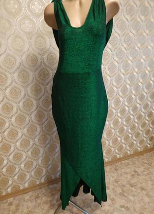 Шикарна сукня з відкритою спинкою