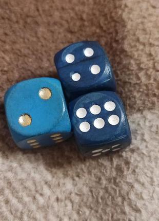 Ігрові кубики кості