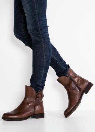 Жіночі черевики