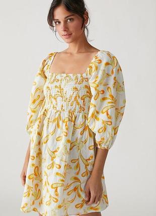 Urban outfitters летнее платье с пышным рукавом белое желтое лён хлопок