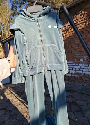 Спортивный костюм на девочку велюровый