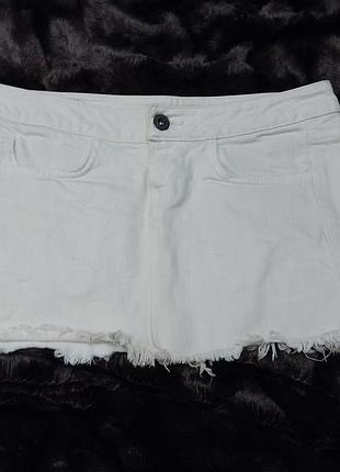 Крутая джинсовая мини-юбка