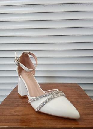 Босоніжки закриті