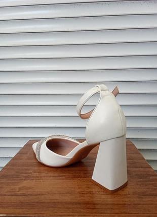 Босоніжки закриті