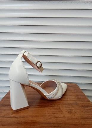 Босоніжки закриті