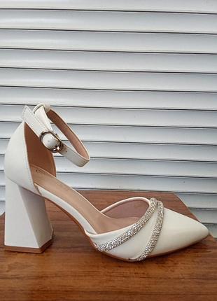 Босоніжки закриті