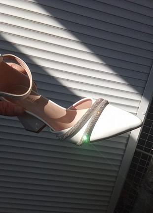 Босоніжки закриті