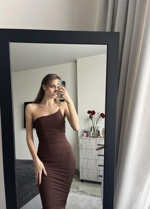 Плаття на одне плече