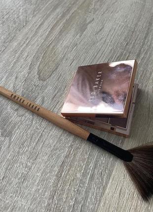 Пензлик bobbi brown для хайлайтеру