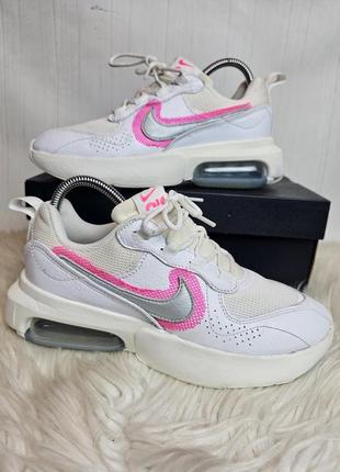 Кроссовки jessie yeezy cream white paint black and gold
40 размер