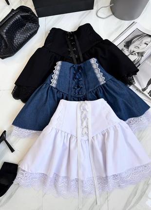 Жіноча спідниця з мереживом та шнурівкою