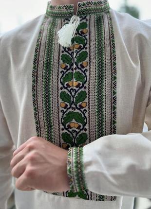 Чоловіча вишиванка ручної роботи дуб