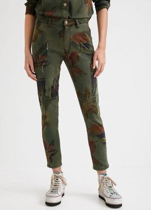 Desigual брюки джинсы с узором этно бохо цветы хаки карго зеленые camoflower cargo pants