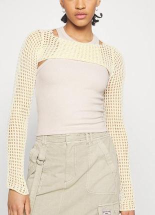Топ вязаный urban outfitters вязаные рукава беж/бежевый вязаный топ рукава
