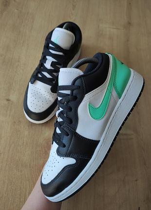 Крутые фирменные кожаные кроссовки  nike jordan, оригинал, модель 2024 года ,р.39