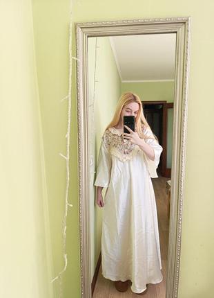 Красивая ночная рубашка и халат винтажные