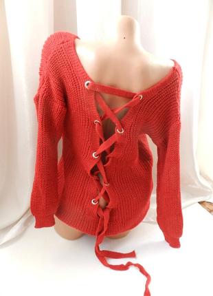 В'язаний светр зі шнурівкою на спинці