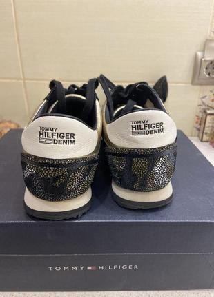Кросівки жіночі tommy hilfiger з натуральної шкіри, розмір 39, довжина устілки 25-25,5 стан ідеальний,