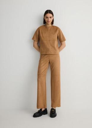 Трендовый костюм из искусственной замши