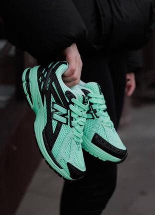 Женские кроссовки new balance
