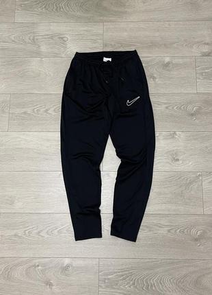 Нові чорні спортивні штани найк nike new collection 2023, розмір m, оригінал