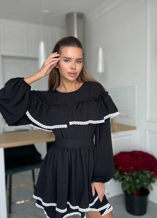 Женское короткое платье мини с двойной пышной юбкой с кружевом с рукавами фонариками а-силуэта вечерняя расклешенная с рюшами и оборками черная