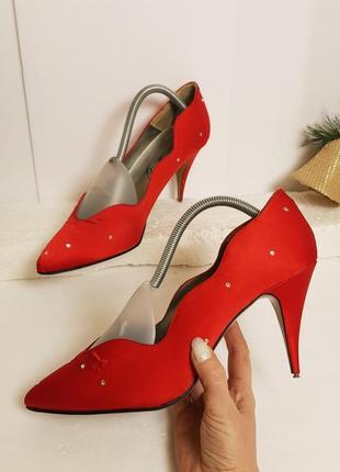Розкішні оригінальні червоні атласні туфлі зі стразами на шпильці іспанія aylema 43-43,5